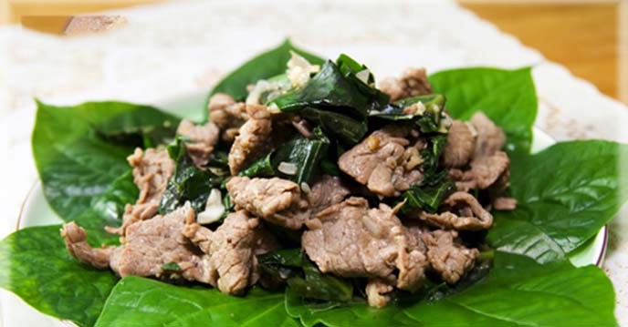Thịt bò sào lá lốt chữa thoái hóa đốt sống cổ